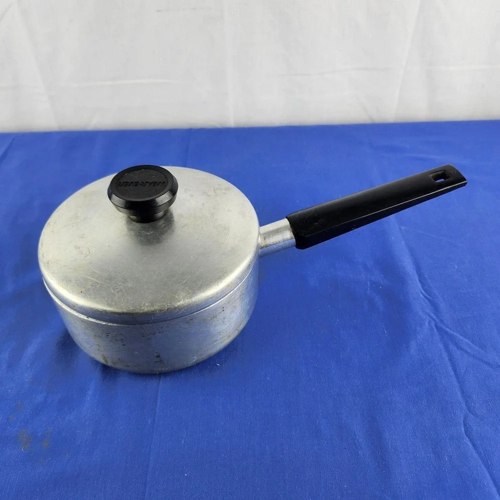 WEAR-EVER 1 Qt‎ Sauce Pan And Lid Made in the USA Vintage